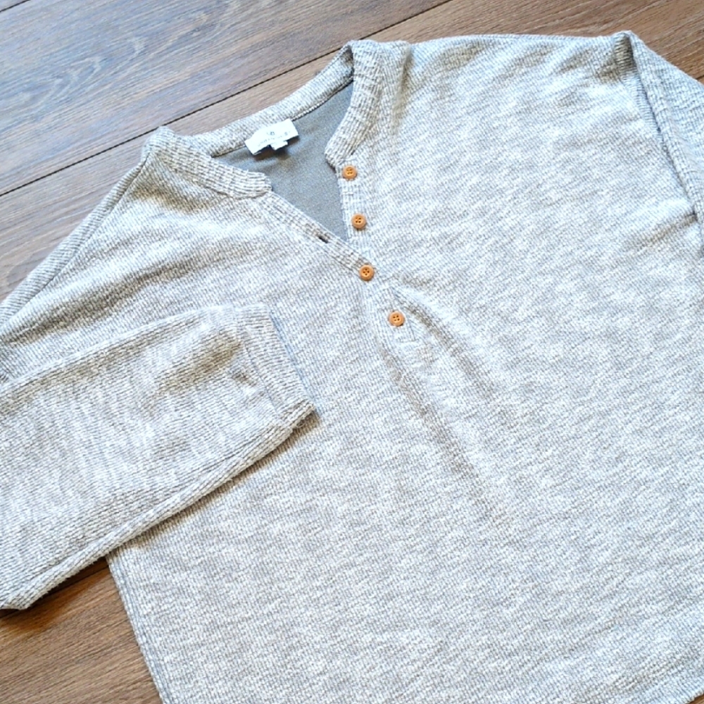 Urban‎ Daizy Grey & White Wood Button Textured Henley Long Sleeve Shirt - L